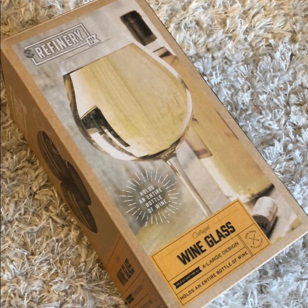 🆕 NWT oversized wine glass - fits whole bottle!